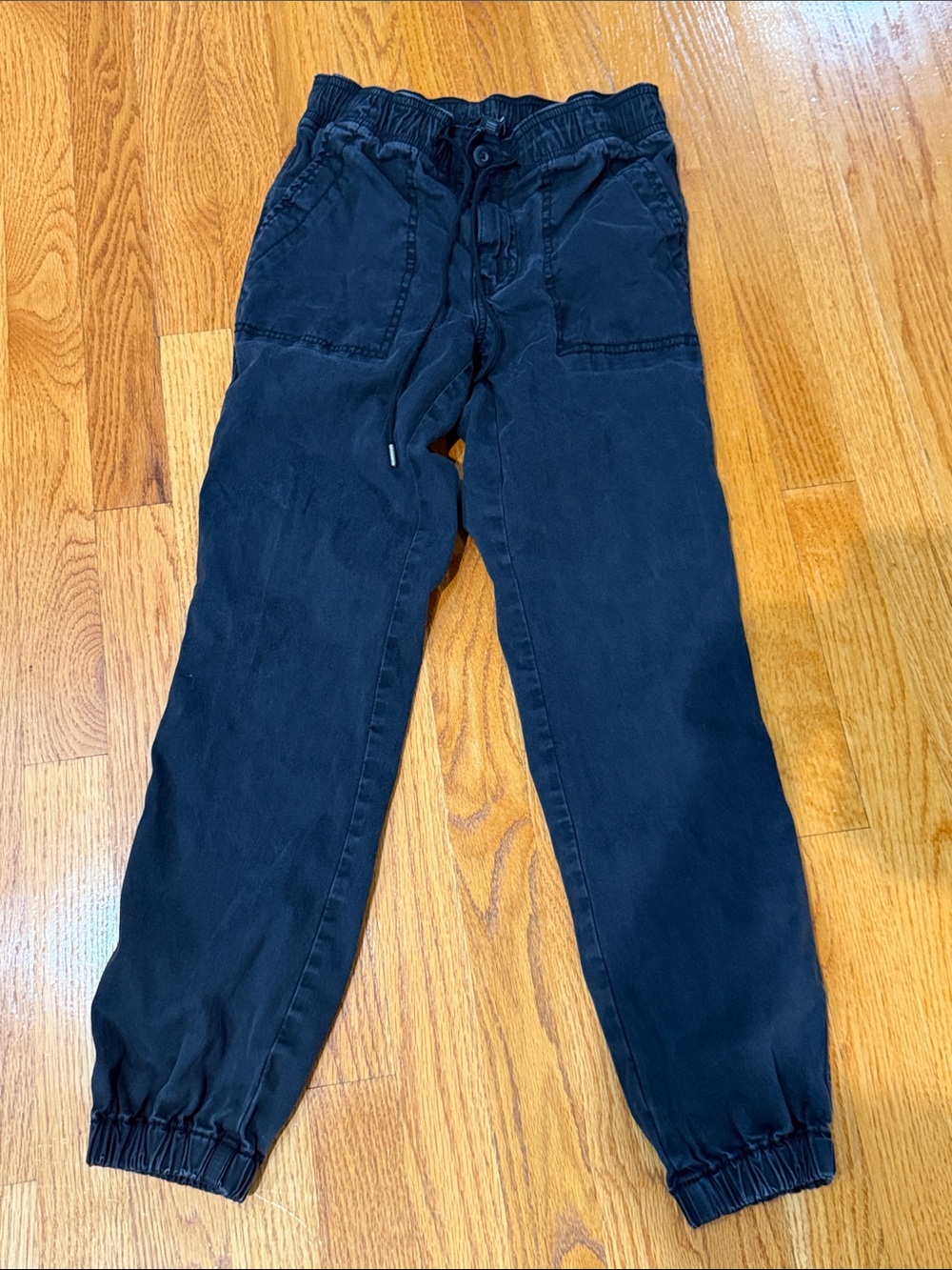 American Eagle Outfitters black Elastic Waist Joggers size 0 short